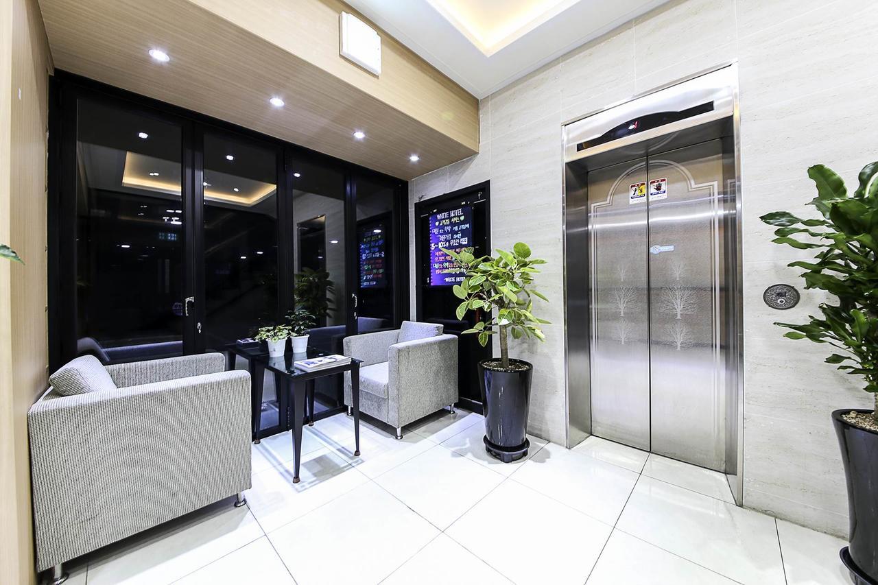 White Hotel Suwon Exterior foto
