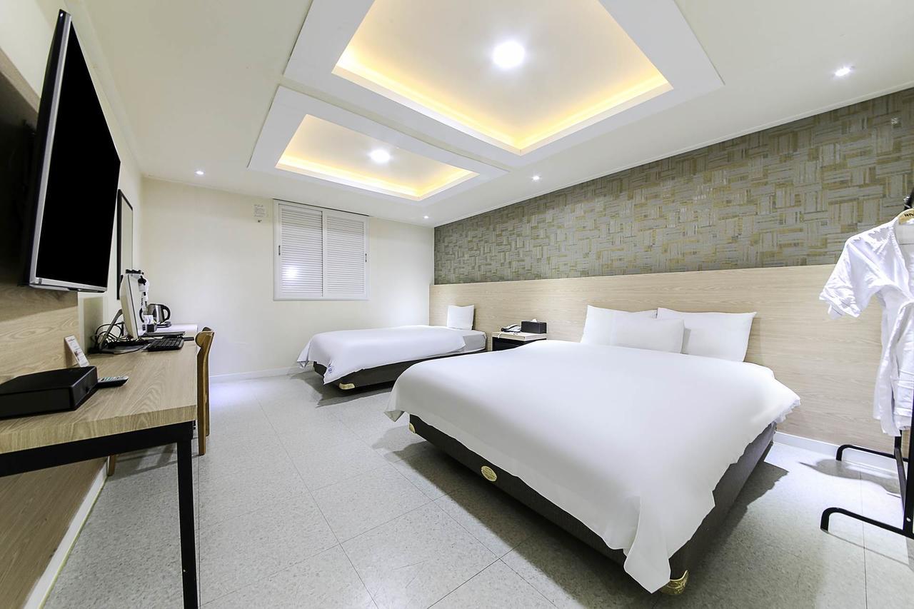 White Hotel Suwon Exterior foto