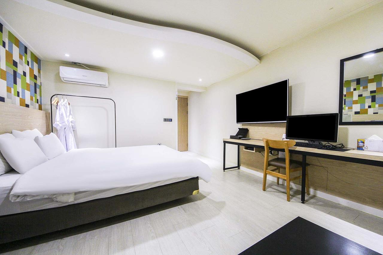 White Hotel Suwon Exterior foto