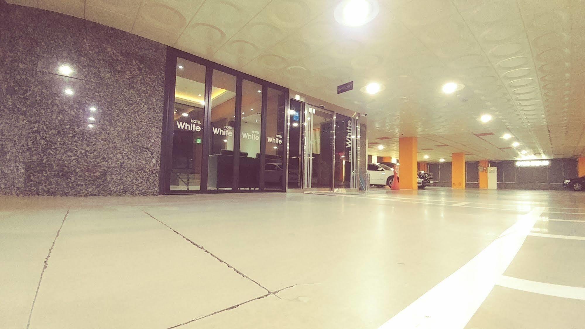 White Hotel Suwon Exterior foto